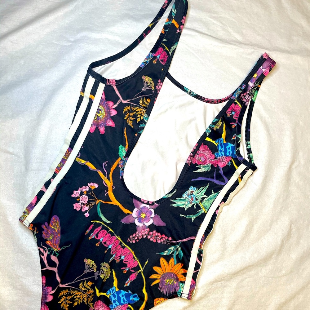 Adidas women’s top